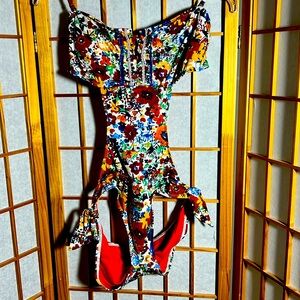 Lucky Brand M medium one-piece swimsuit multicolor floral white